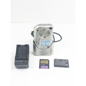 FUJIFILM FinePix F601 Zoom Digital Camera, 3.1 MP CCD 90s Retro Digicam